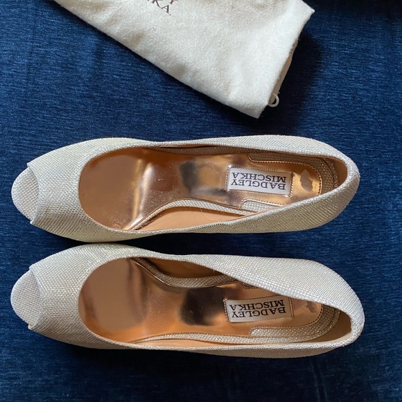 NWOT Badgley Mischka peep-toe Pumps - Picture 3 of 4